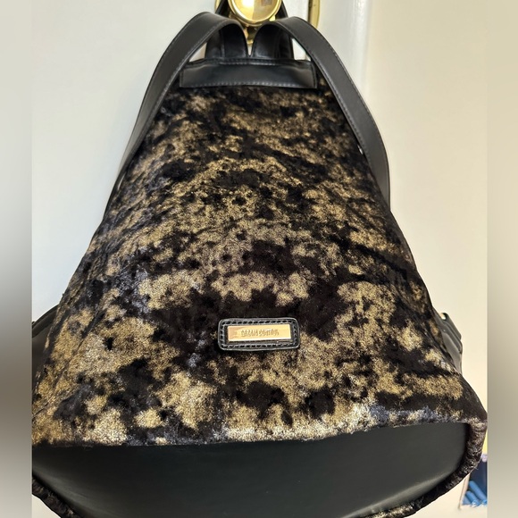 NWOT: triangular shape knapsack - Picture 1 of 8